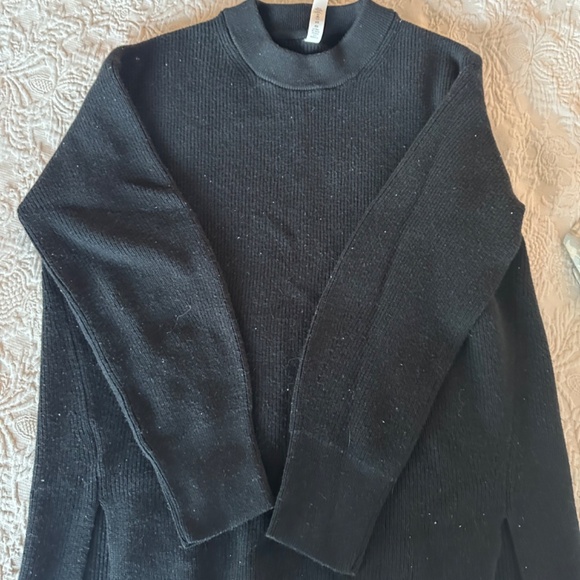 Lululemon Take It All sweaters - Picture 4 of 8